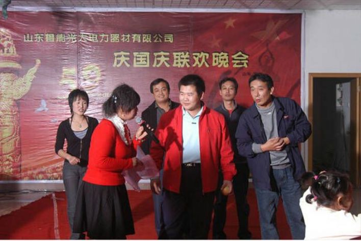 点击查看详细信息<br>标题：员工风采-比一比谁更红 阅读次数：3576